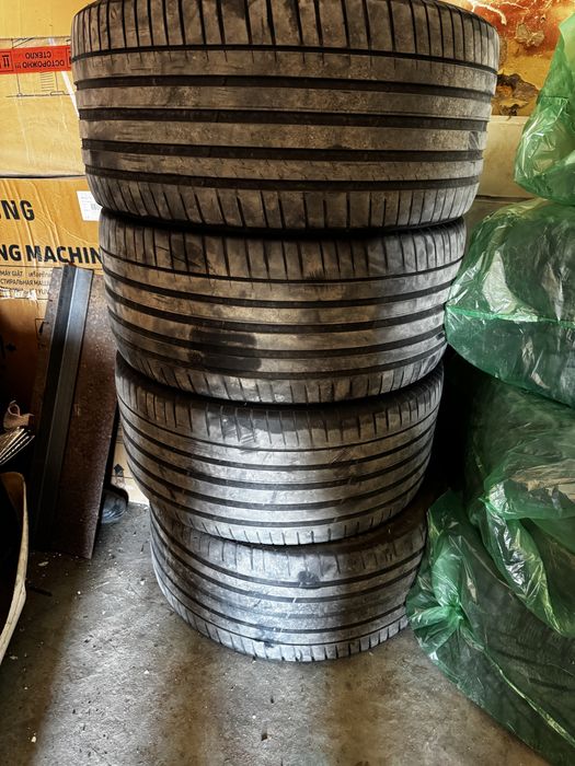 Продам резину бу 295/35/21