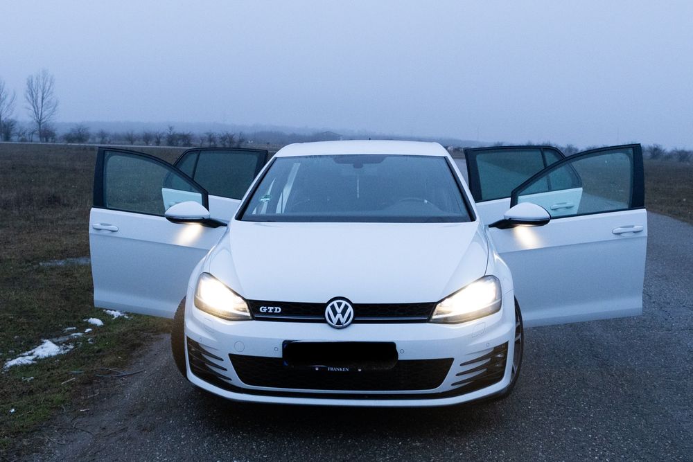 Volkswagen Golf 7 GTD Sport 
•Motor 2.0 TDI 184 CP 
•AN Fabrica