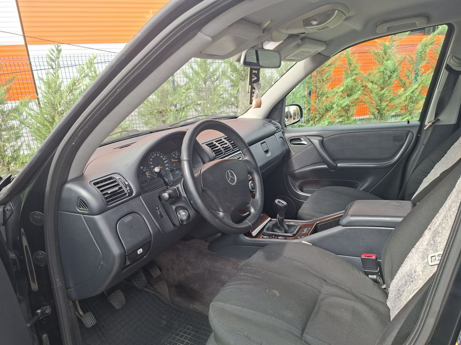 Mercedes ML 270 cutie manuala