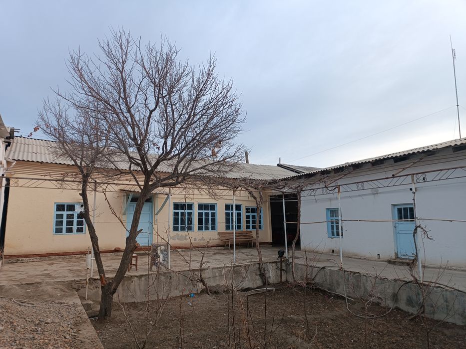 Katta yól yoqasida Hovli sotiladi,