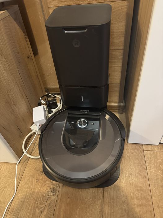 Прахосмукачка работ iRobot i8+