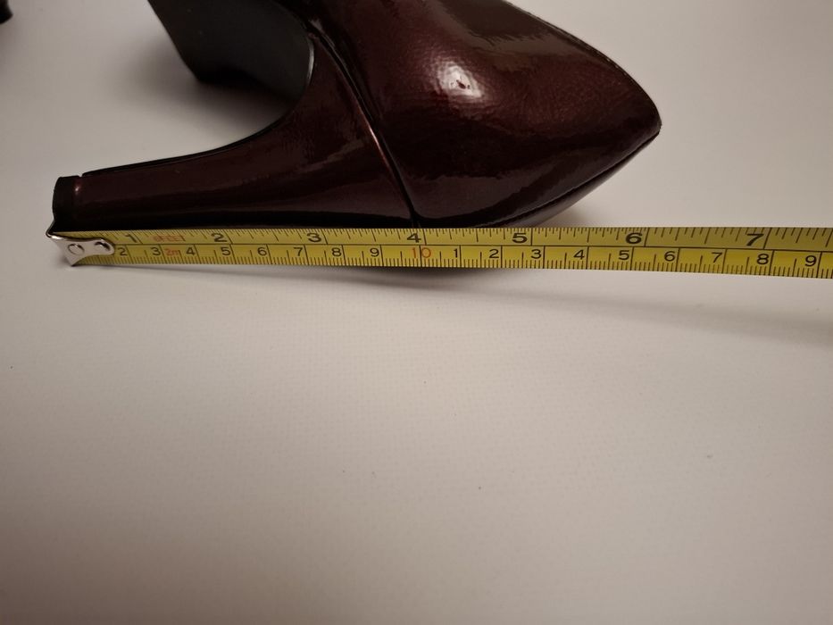 Pantofi lacuiti grena, cu platforma, de la CCC, marimea 37