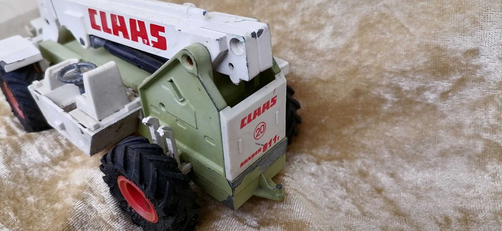 Фермерски товарач Телескопи  CLAAS RANGER 911 T 1:32 SIKU 3455 Germany