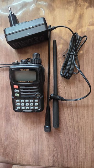 Рация Yaesu vx-6r.