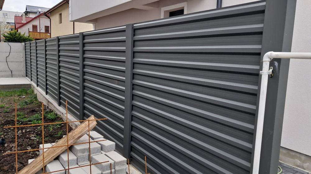 Vand garduri și porți la comanda clientului