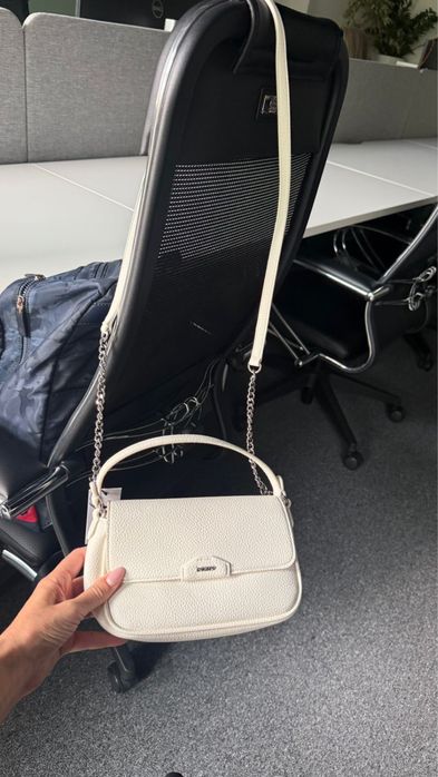 Продаетчя Сумка DKNY