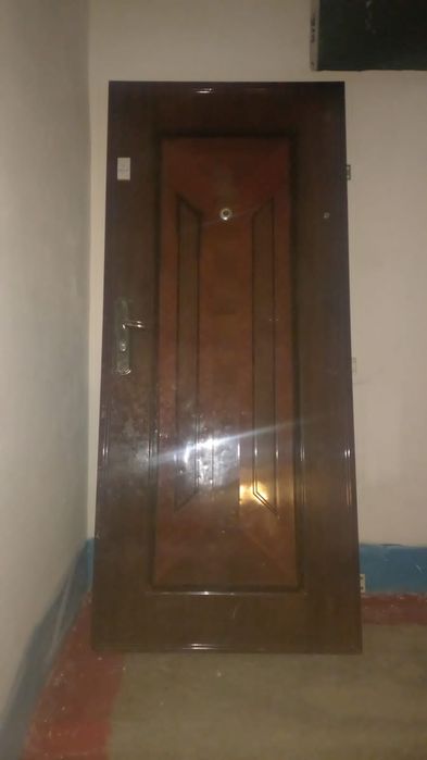 Продаётся дверь наружный