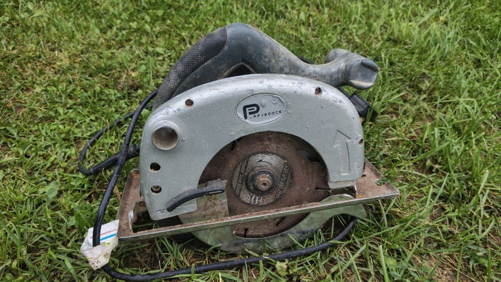 Fierăstrău electric