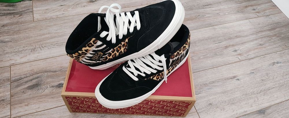 Спорни обувки Vans