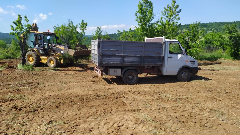 Услуги с трактор , багер и самосвал.