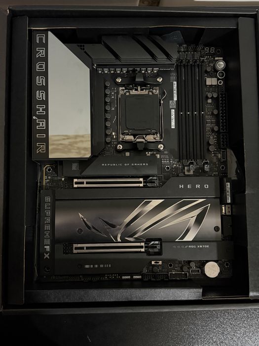 ROG Crosshair X870E Hero + 64GB DDR5 6000 CL30