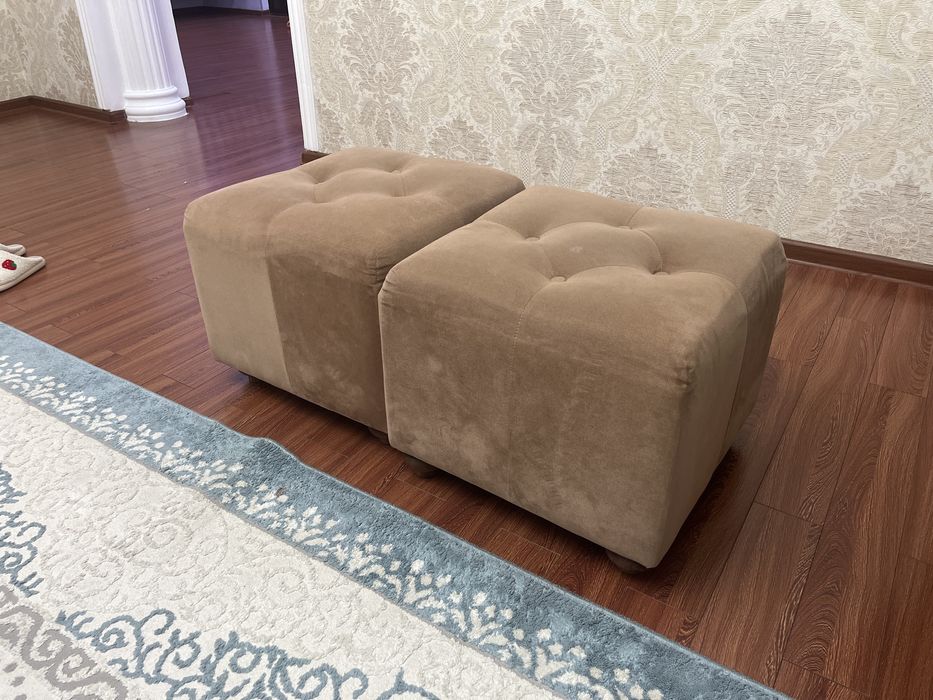 Продается комплект Дивана 3 + 2 пуфика