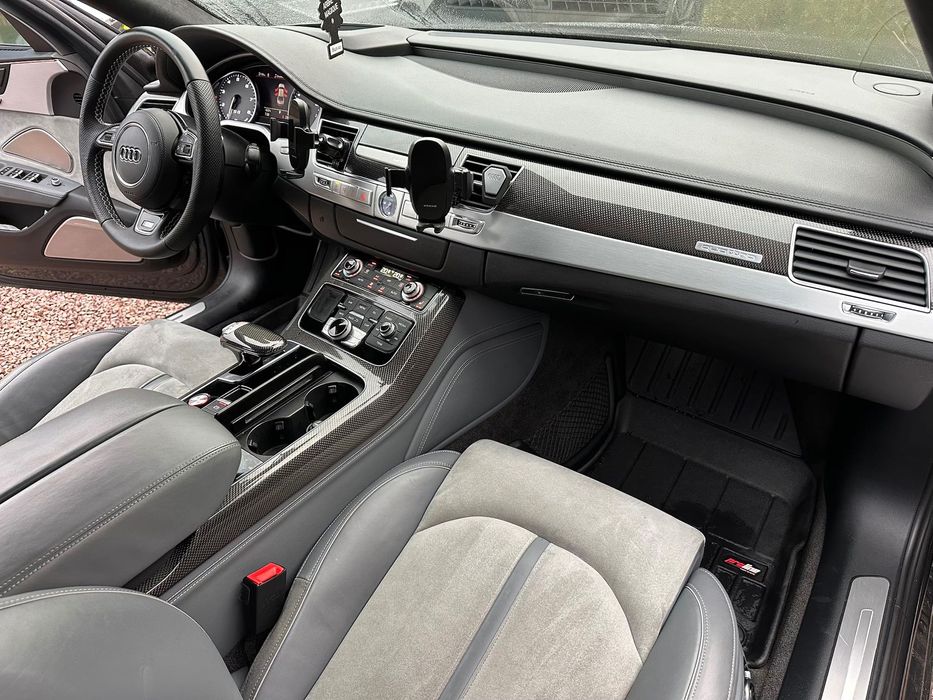 Audi S8 2015 4.0TT 520CP •Ceramice •B&O •  Pirelli P Zero • Matrix LED