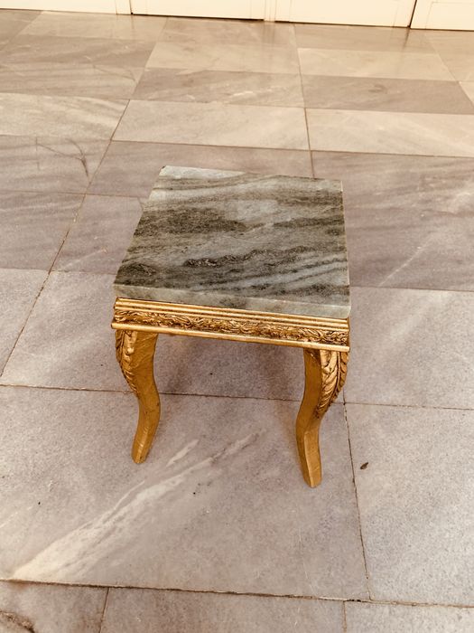 Винтидж масичка в стил Louis XV / Rococo с масивен мраморен плот