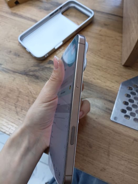 Продам iphone 16 pro max золото