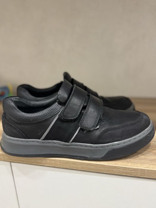 Кожаные кроссовки