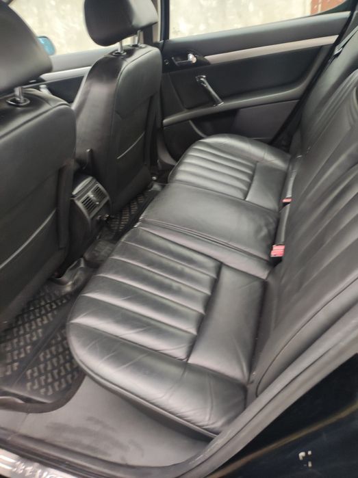 Vând s-au schimb Peugeot 407 motor 2.0 hdi feslift An2010.Euro.5