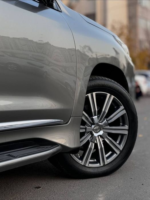 Bugun sotuvmizda Lexus LX 570