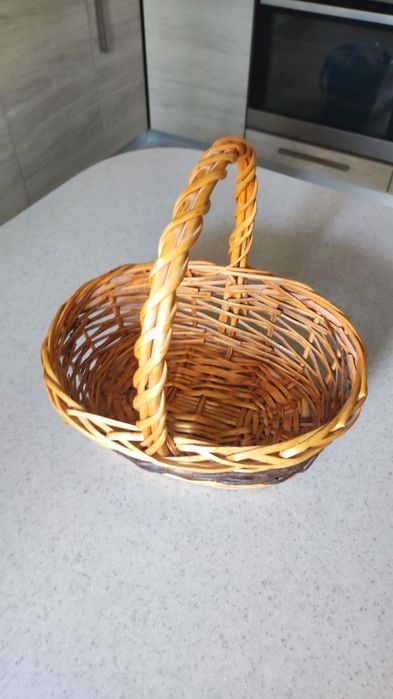 Продам небольшую корзину