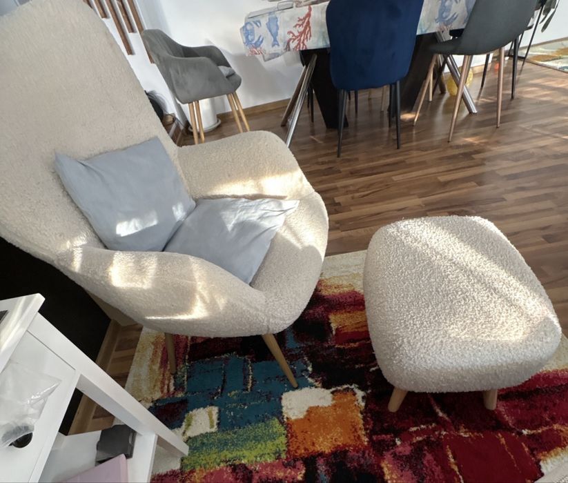 Set de doua fotolii plusate alb murdar