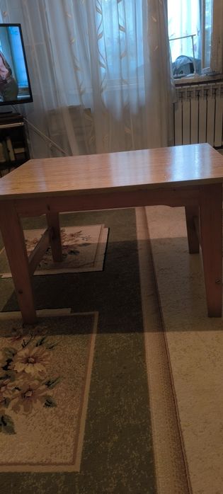 Швейную машинку , письменный стол