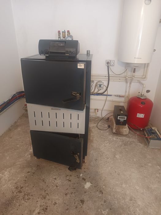 Vând centrală pe lemne Bosch stare de funcționare perfectă uzată doar doi ani!