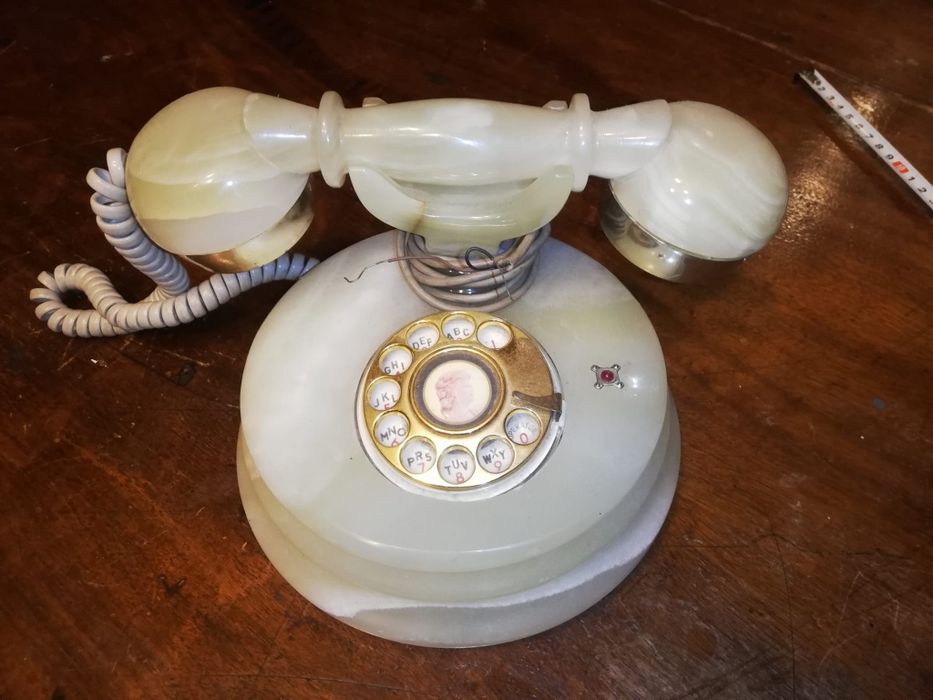 Telefon vintage si Ceas din piatra verde jad
