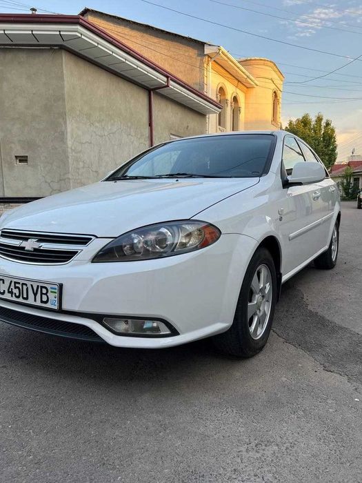 Продаётся Chevrolet Lacetti 1.6 AT