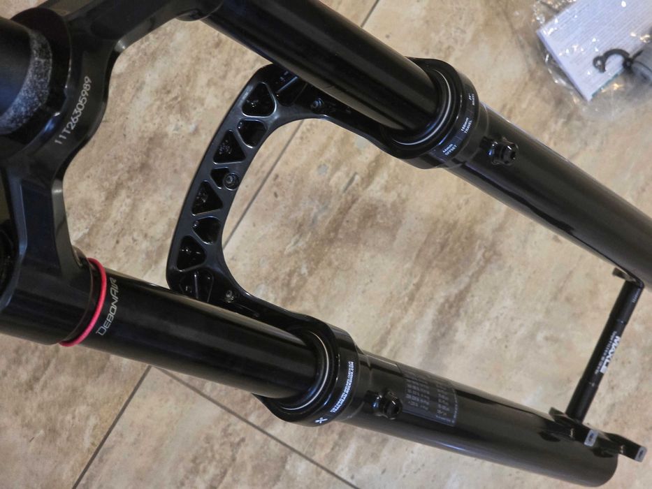 furca Suspensie RockShox Lyrik R 29-150mm Boost Tapered