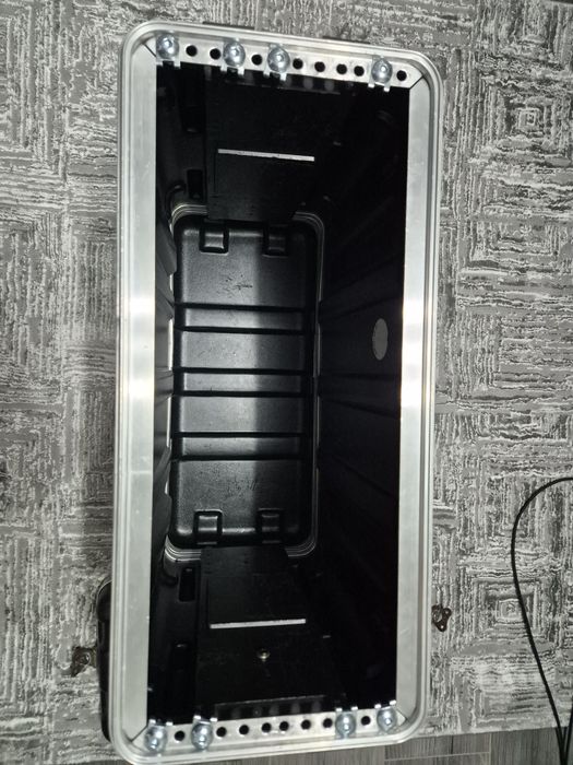 Case /rack aplificatoare 4u