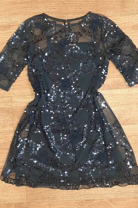 Нарядное платье на девочку с пайетками