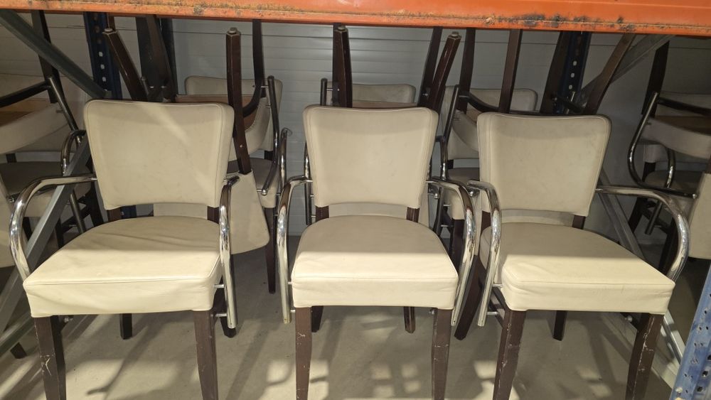 Scaune cu picioare de lemn și mânere din inox