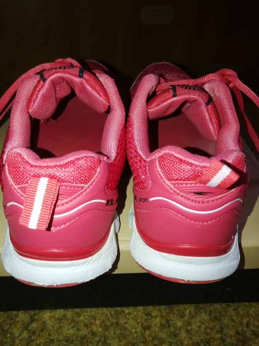 Кроссовки женские