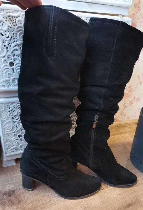 Дамски велурени ботуши