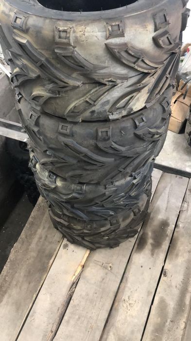 Продам резину квадрик  19.7-8