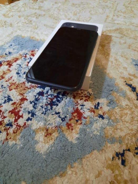 Айфон 11 в отличном состоянии полный комплект.