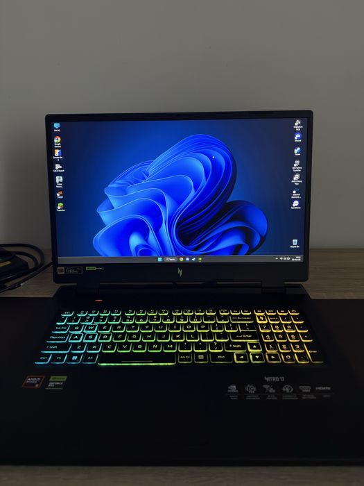 Acer Nitro 17- Ryzen 9 8945HS, RTX 4070, 32GB RAM , 1TB SSD