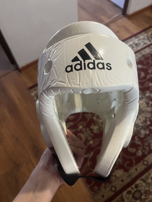 Продам шлем для каратэ и бокс