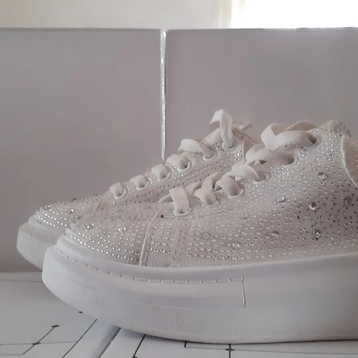 Аяқ-киімдер. Розница 7000. Размеры 36-41.