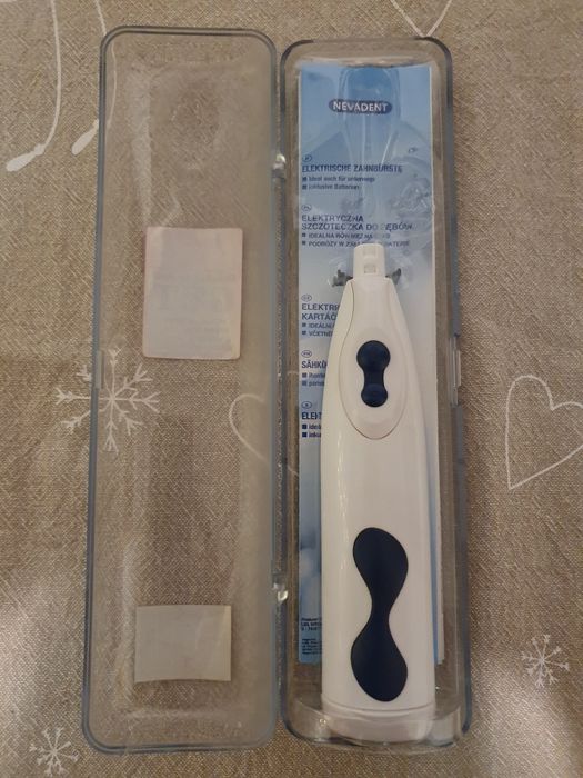 Periuța de dinți electrica Nevadent +  8 perii rezerve