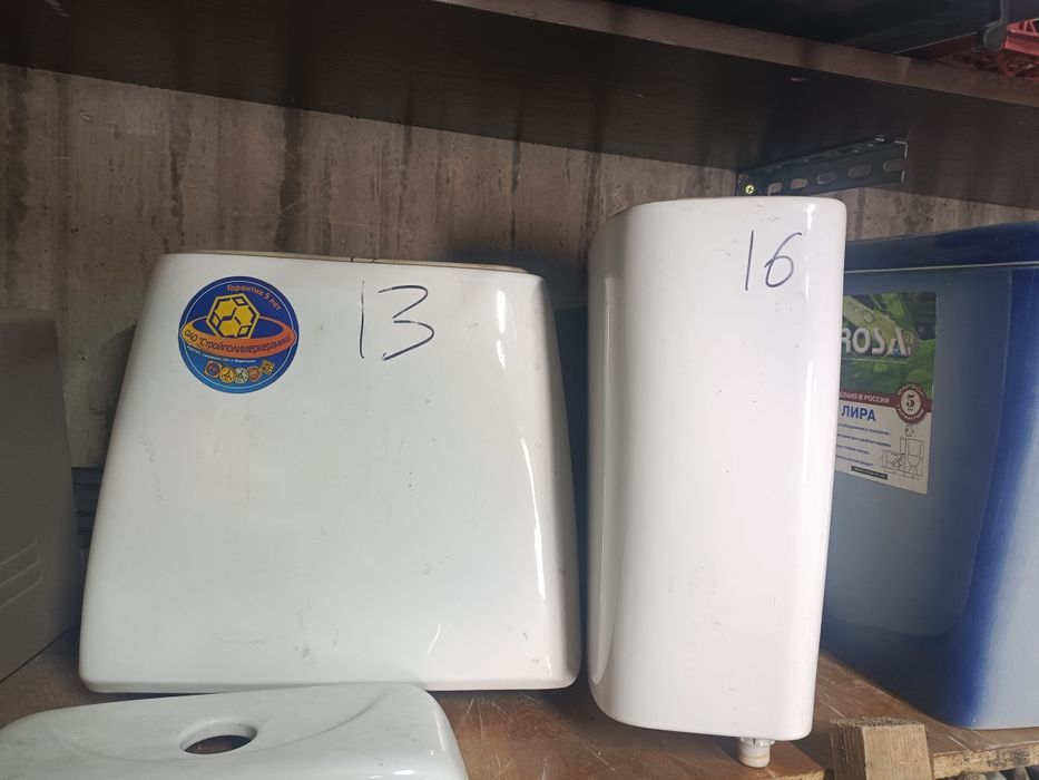 Продам бачки унитаза 8000