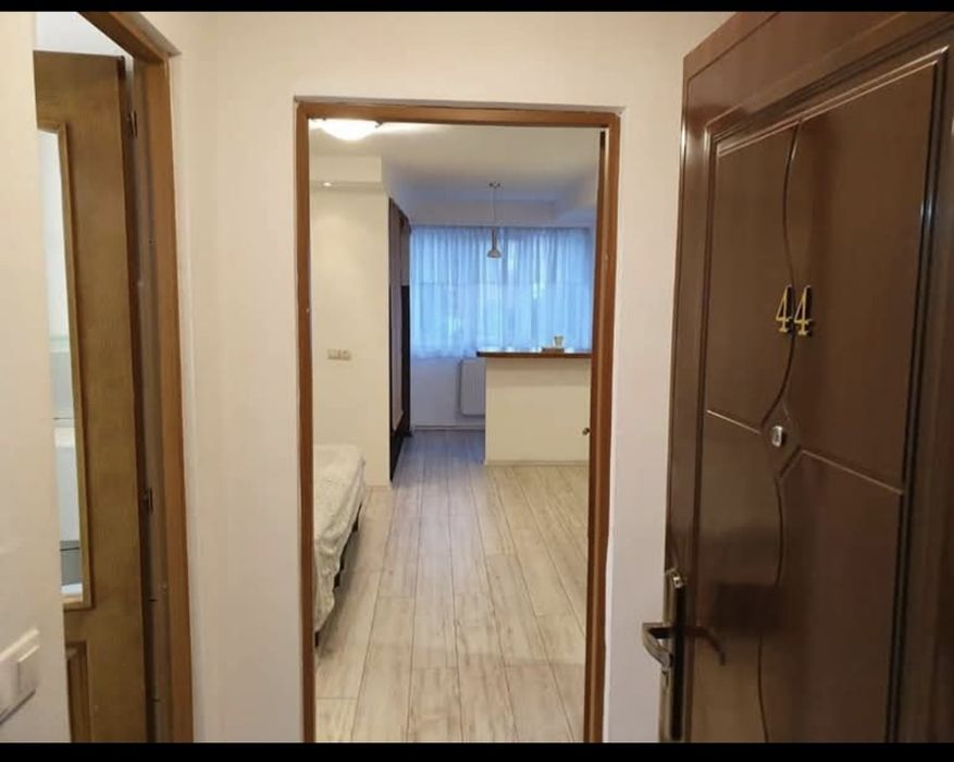 Garsonieră spațioasă , renovată și mobilată – zona centrală Sighișoara