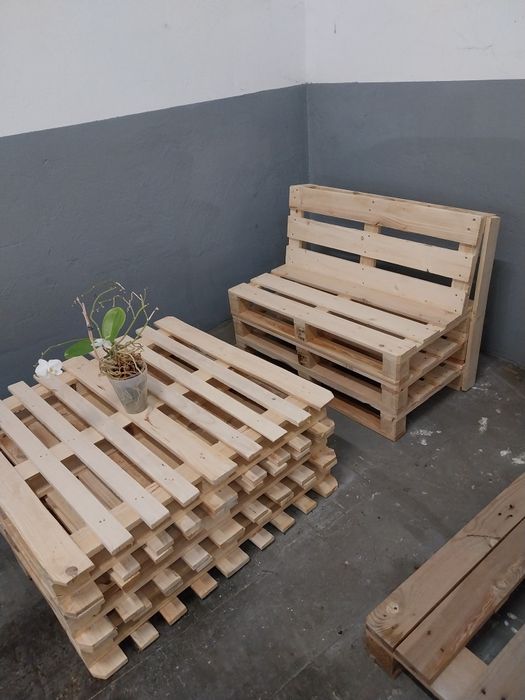 Пейки от чисто нови палети.