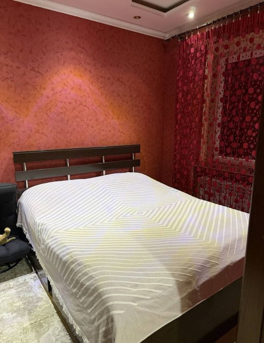 Квартира на Саракулька 2/1/5 общ пл 57м ,во есть дворике тапчан