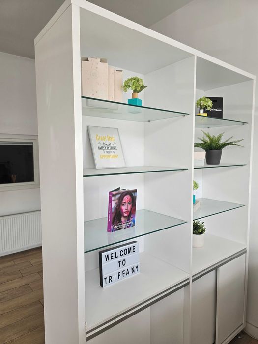 ‼️OFERTA‼️Dulap cu etajere si spatii de depozitare.