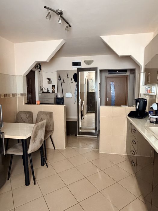 Vand apartament 3 camere
