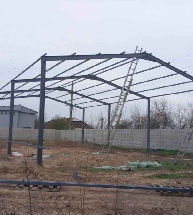 vând structură metalică 12 deschiderea 25 lungime 4 m la stâlp din pro