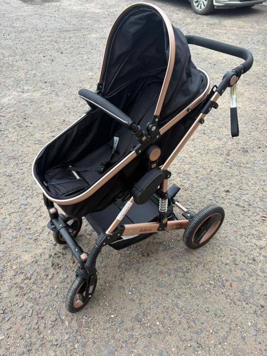 Коляскп прогулочная