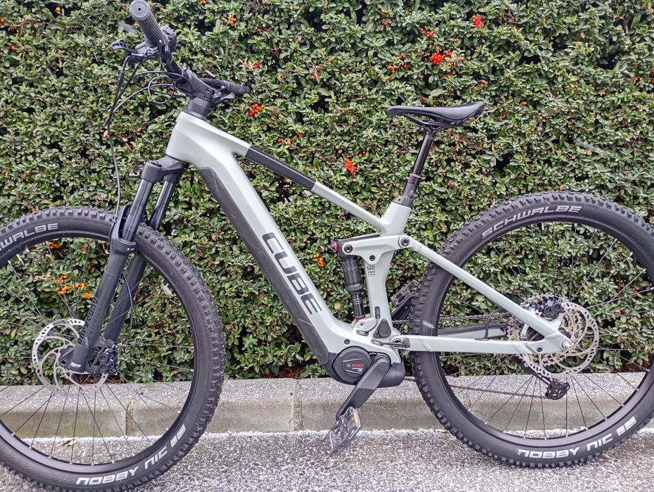 Bicicleta electrica Cube carbon 750