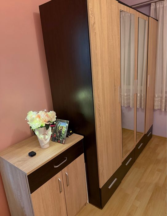 Гардероб със скрин